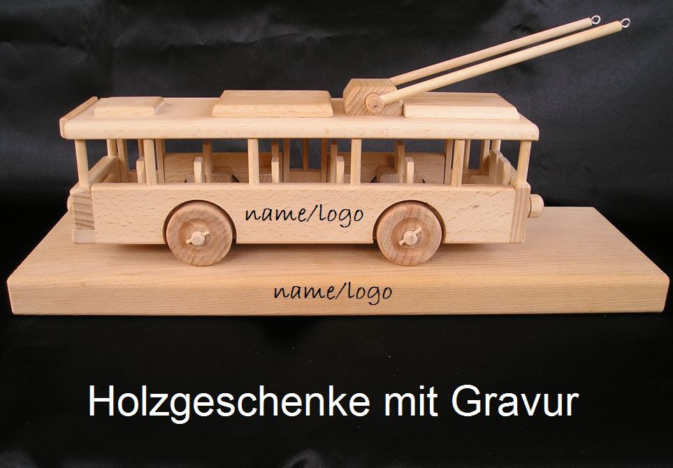 Trolley-bus mit Sockel und Graviert Text