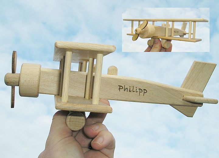Flugzeug Spielzeug aus Holz mit der namen