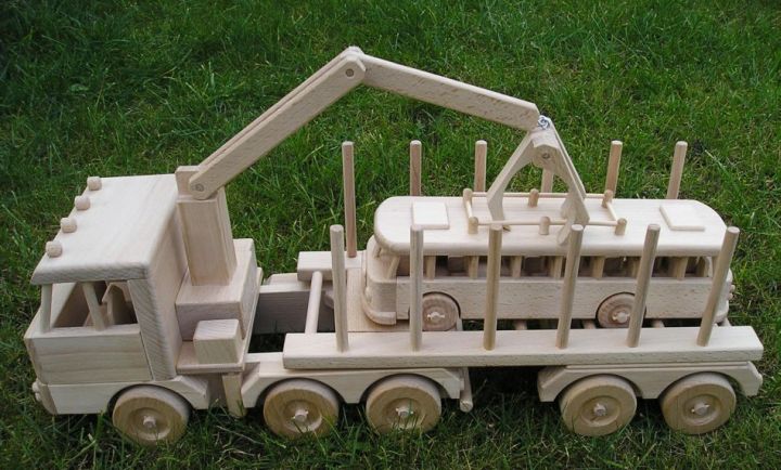 Zugmaschine Holztransport LKW Spielzeug
