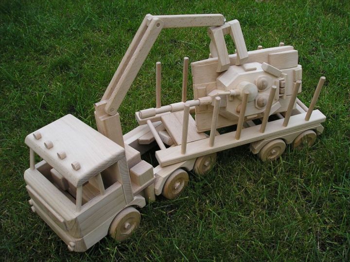 Zugmaschine Holztransport LKW Spielzeug