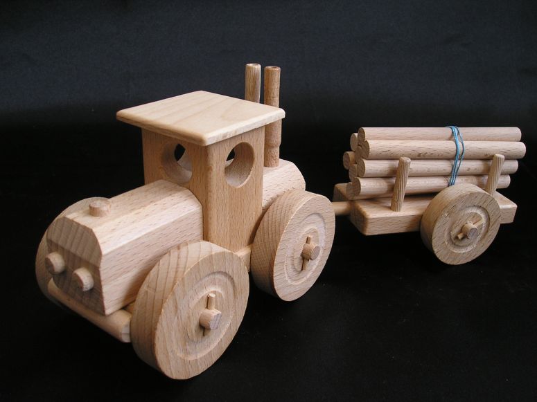 Traktor Spielzeug mit Anhanger.