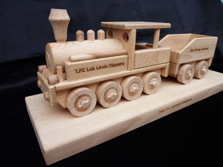 Lokomotive aus Holz