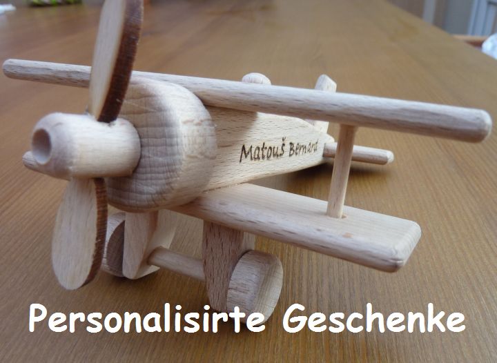 Kleinflugzeug Spielzeug aus Holz mit pers. Widmung