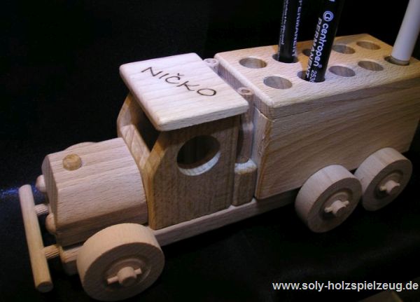 Spielzeug Stander fur Stifte aus Holz mit Gravur