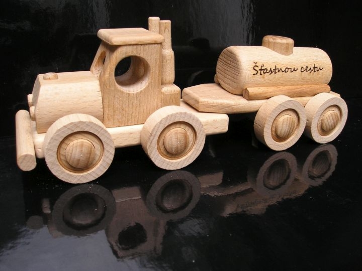 LKW Tankwagen Spielzeug aus Holz - MIT WUNSCH-GRAVUR