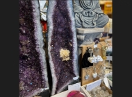 62 cm große Amethyst-Geode mit Calcit