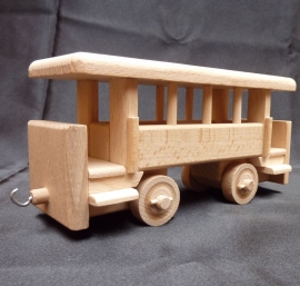 Personenwagen aus Holz