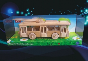 Obus aus Holz. Holzspielzeuge und modell nur für Kinder.