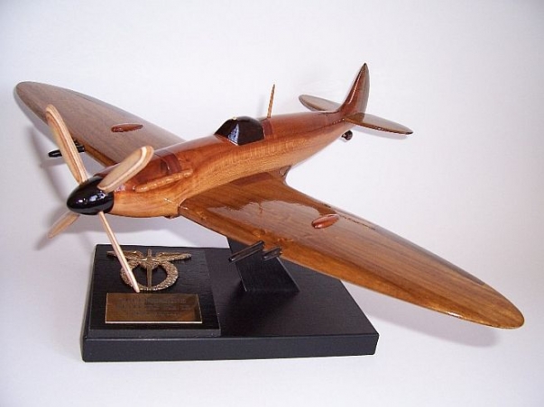 SUPERMARINE SPITFIRE Mk IX ESA Flugzeug Modell