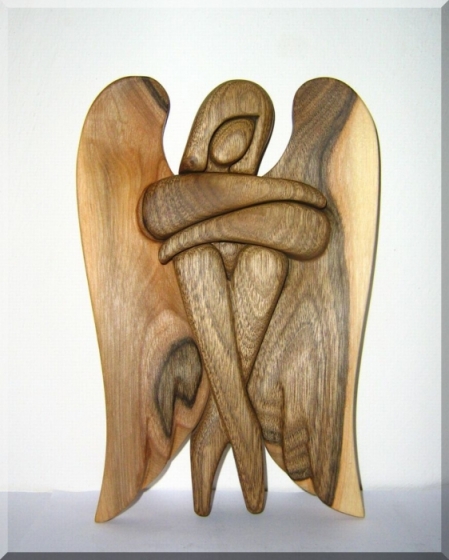 Holz Engel Sitzengel aus Nußbaum 24 cm