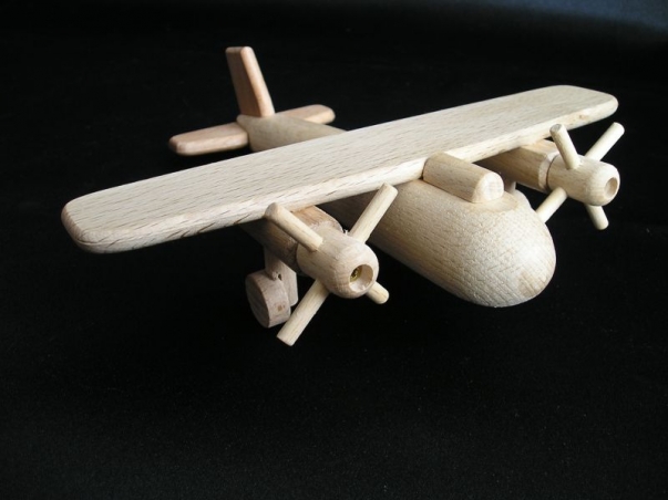 Kleine Flugzeug Leon, Spielzeug aus Holz