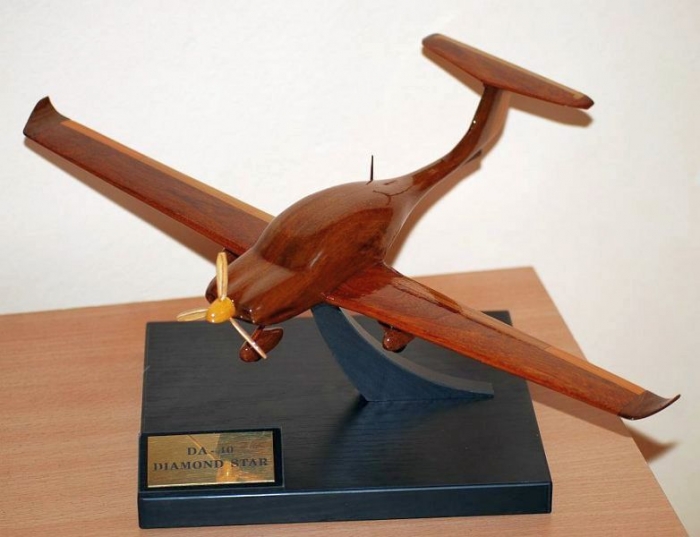 Osterreichische-Flugzeuge-modelle-DA-40_Diamond_Star