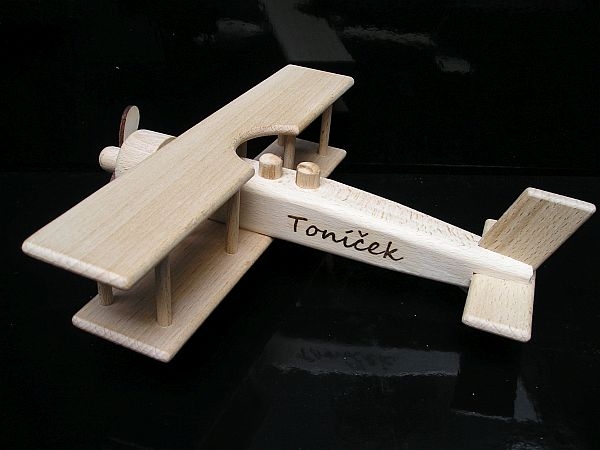 Großes Holzflugzeug für Kinder mit Gravur