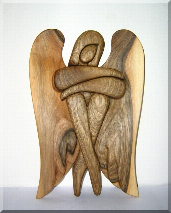 Engel aus Holz - Nußbaum