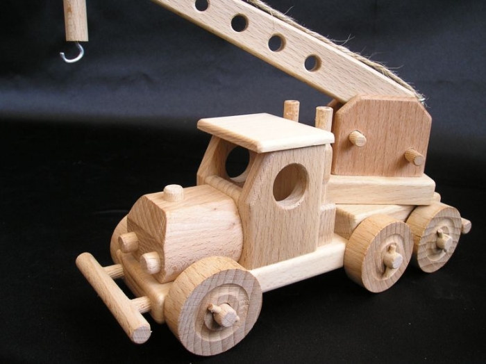 Holzkranwagen spielzeug