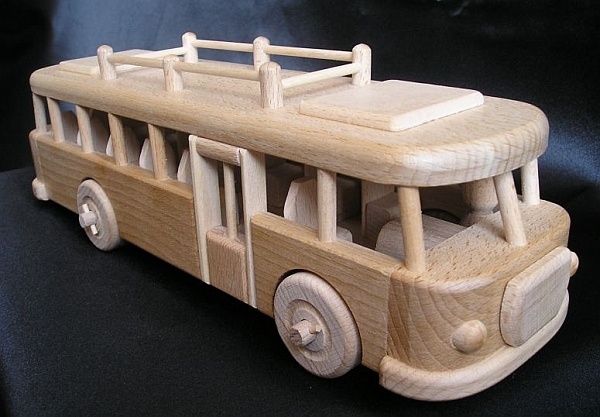 Spielzeug Bus aus Holz