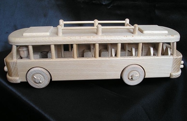 Spielzeug Bus aus Holz RTO