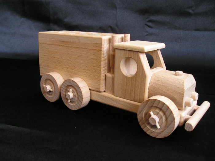 Möbelwagen_aus_Holz_zum_Spielen