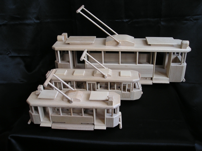 Holzspielzeug-Straßenbahnen