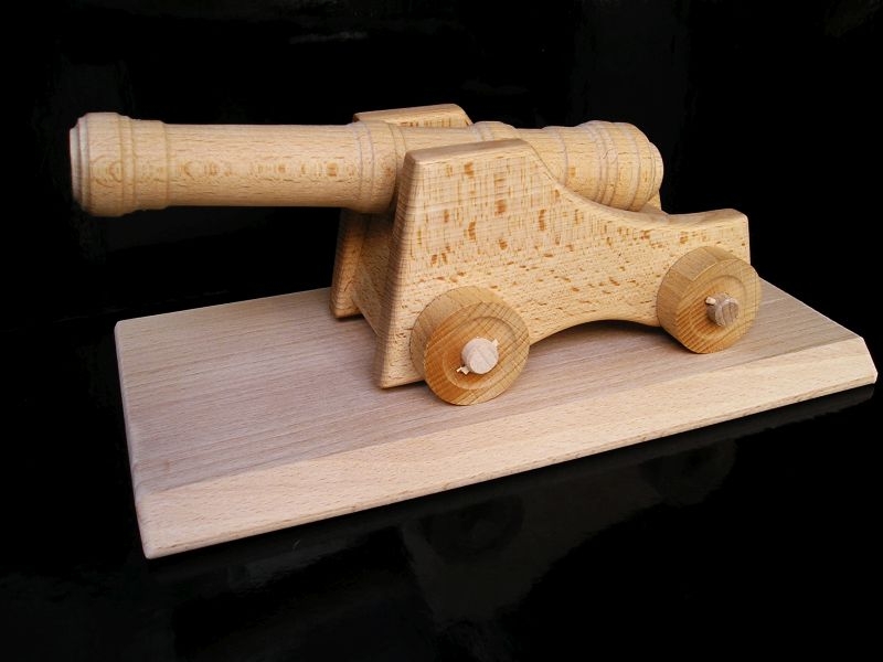 Holzspielzeug Feldkanone – historisches Holzmodell