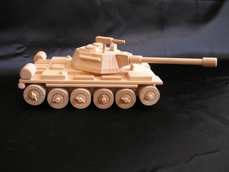Russischer Panzer T72 Holzspielzeug, fahrbar mit drehbarem Turm und MG.