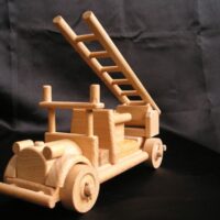 Feuerwehrauto aus Holz – Spielzeug Modell für Feuerwehrmann und Jungen