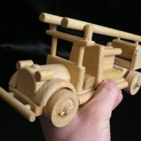 Geschenk für Feuerwehrmann Auto auf Sockel