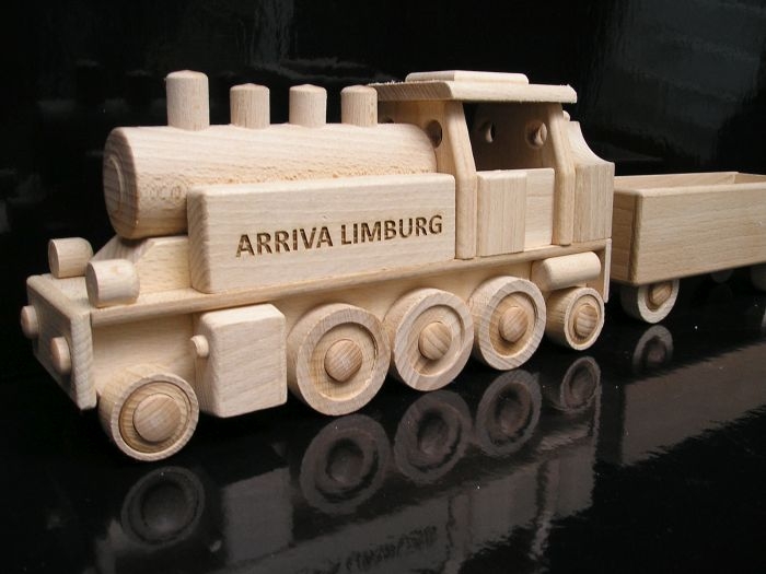 Lokomotive Holmodelle Spielzeug mit Gravur Arriva