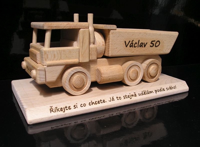 Lkw auf Sockel – Geschenke für Männer Jubiläum