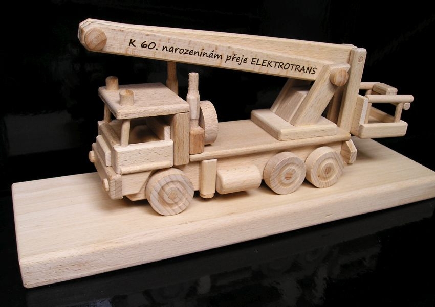 Holzmodell Geschenk Montagefahrzeug Hubarbeitsbühne