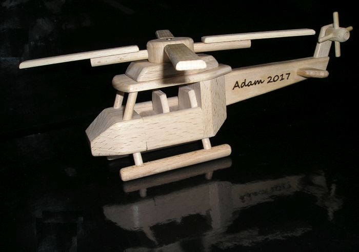 Personalisiertes Holzspielzeug aus Buchenholz.