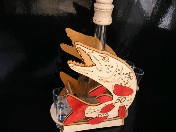 Angler Geschenk mit Flasche – Fischmotiv und Gläser