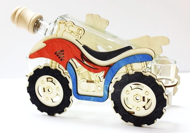 Quadfahrer Geschenk Designflasche 0,5 l + 6 Schnapsgläser