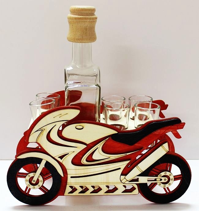 Motorrad Geschenk mit Flasche und Schnapsgläsern für Biker