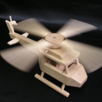Spielzeughubschrauber aus Holz, Geschenk für Piloten