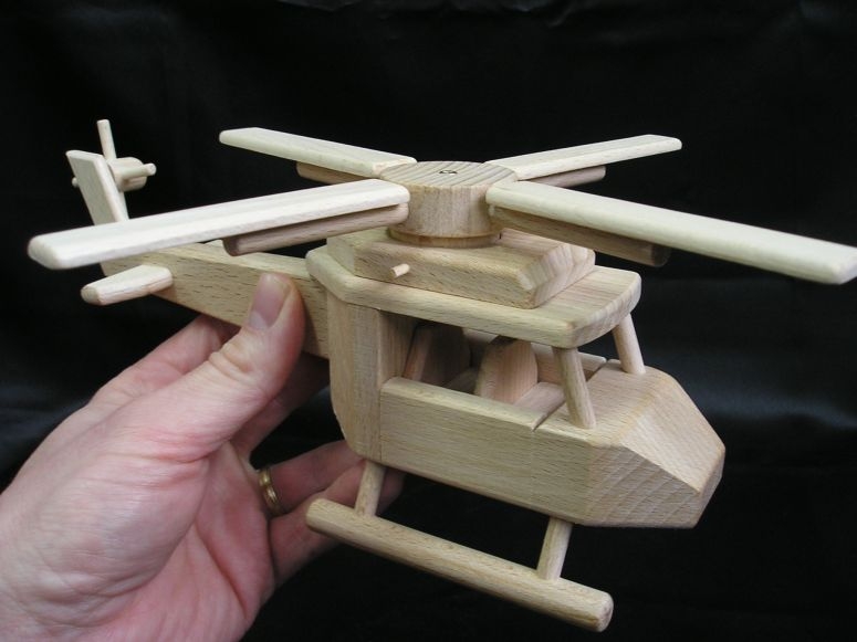 Spielzeughubschrauber aus Holz, Geschenk für Piloten