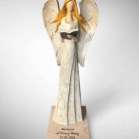 Engel Figur mit Buch und Holzsockel