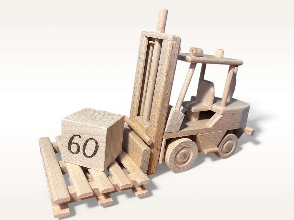Holz-Gabelstapler Personalisierung. Originelles Geschenk für Lageristen, Logistik und Fahrer.