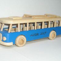 RTO-Bus blau auf Sockel als Geschenk für MHD-Fahrer