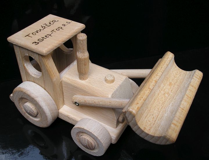 Spielzeugtraktor mit Schaufel und LKW