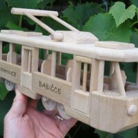 Straßenbahn aus Holz, städtisches Elektrofahrzeug auf Schienen Holzgeschenke Modelle für Straßenbahnfahrer