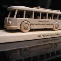 Holz-Retrobus – handgefertigtes originelles Modell