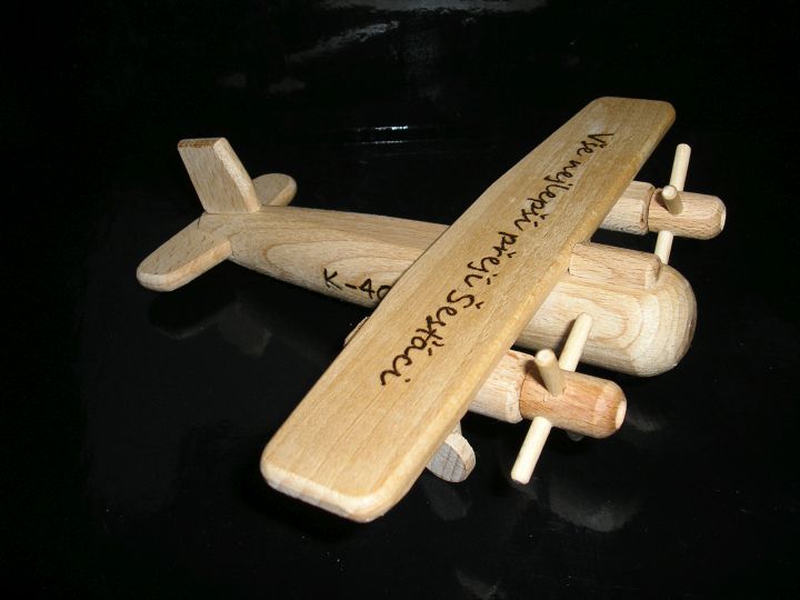 Kinder-Holzflugzeug