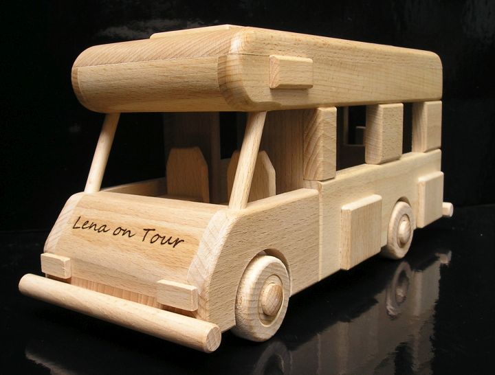 Caravan Modell Holzgeschenk mit Spruch Wir sitzen da drin zusammen