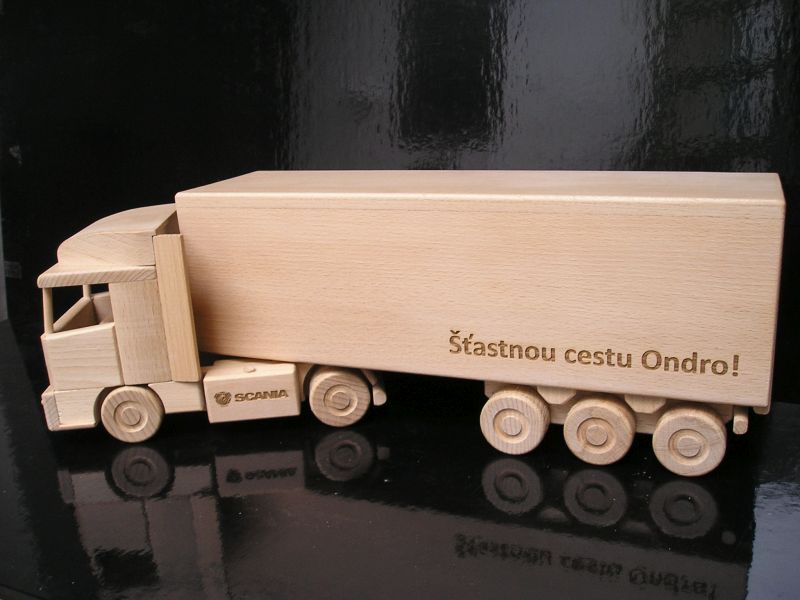 Holzgeschenk für Lkw-Fahrer
