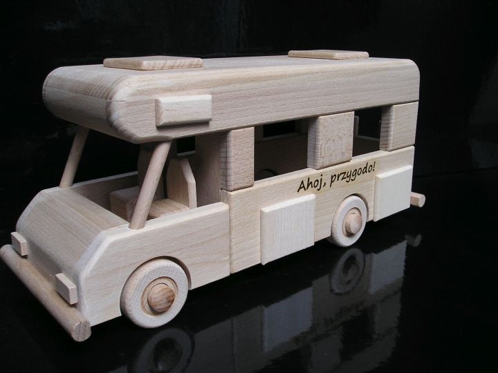 Wohnmobil Caravan Holzmodell Geschenk mit Spruch Wir sitzen da drin zusammen