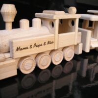 Holzgeschenke Holzeisenbahnen Lokomotive mit Kohlewaggon