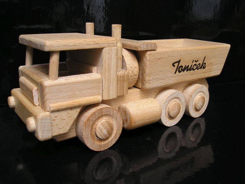 Tatra-LKW und Bulldozer aus Holz eva Holzspielzeug