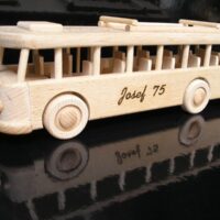 Holzmodell Bus – geeignet als originelles Firmengeschenk
