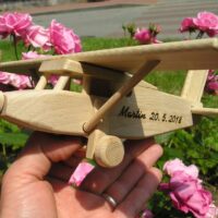 Geschenkflugzeug Modell auf Holzständer Pilatus für Piloten Pilotengeschenke
